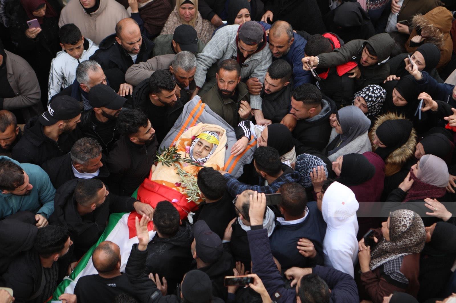 جانب من تشييع جثمان الشهيد الطفل مصطفى صباح (تصوير: أحمد مزهر/ وفا)